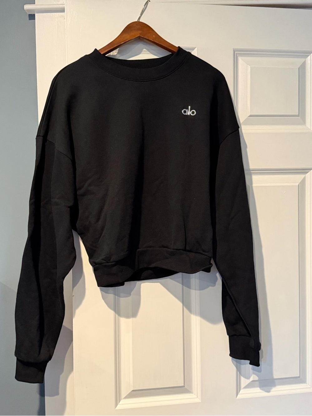 ALO Yoga Black Cropped Crew Sweatshirt